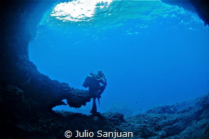 underwater thinker by Julio Sanjuan 